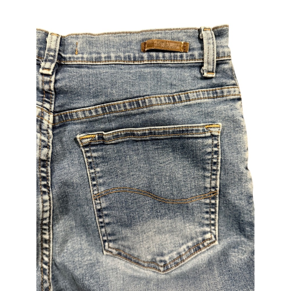 Lee Women's Relaxed Fit Mid Rise Medium Wash Straight Leg Jeans Size 8 Medium - Picture 4 of 5
